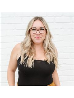 Ashley Kasper - RE/MAX Treeland Realty