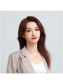 Cloris Huang - RE/MAX Crest Realty