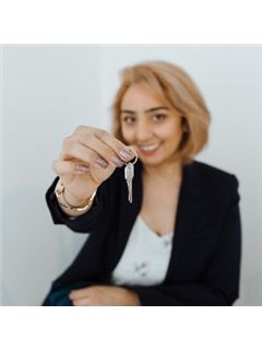 Nadia Mitchell - RE/MAX Excellence