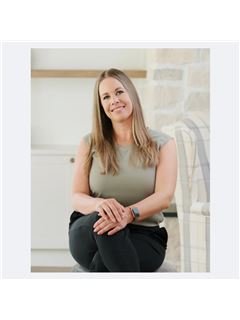 Chelsie Kirkpatrick - RE/MAX Treeland Realty