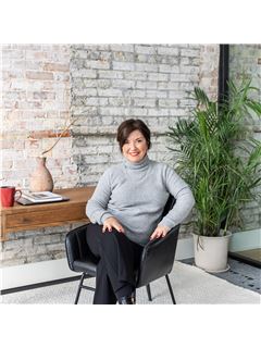 Lisa Cox - RE/MAX First