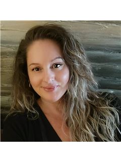 Nickie D. - RE/MAX Crest Realty (Burnaby Kingsway)
