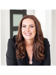 Christina Henker - RE/MAX Elite (Windermere)