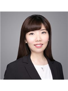 Mavis Luo - RE/MAX Crest Realty