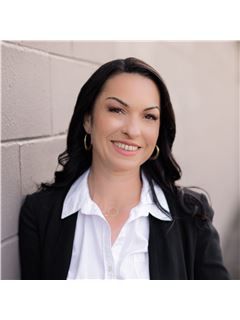 Dena Buss - RE/MAX Treeland Realty