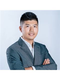Michael Qu - RE/MAX Crest Realty