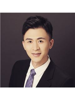 Eric Hu - RE/MAX Crest Realty