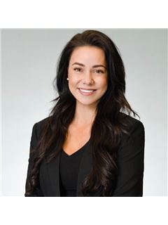 Kassie Kurtenbach - RE/MAX Treeland Realty