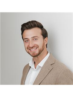 Alex Maldeis - RE/MAX Treeland Realty