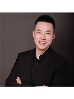 Consulente Immobiliare - Peter Li - RE/MAX Crest Realty