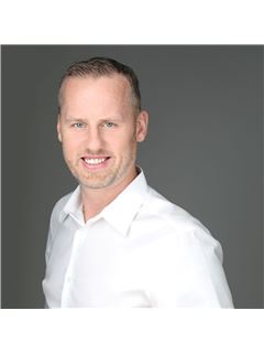 Peter Russell - RE/MAX Kelowna - Stone Sisters