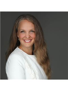 Kristen Tranfield - RE/MAX Kelowna - Stone Sisters
