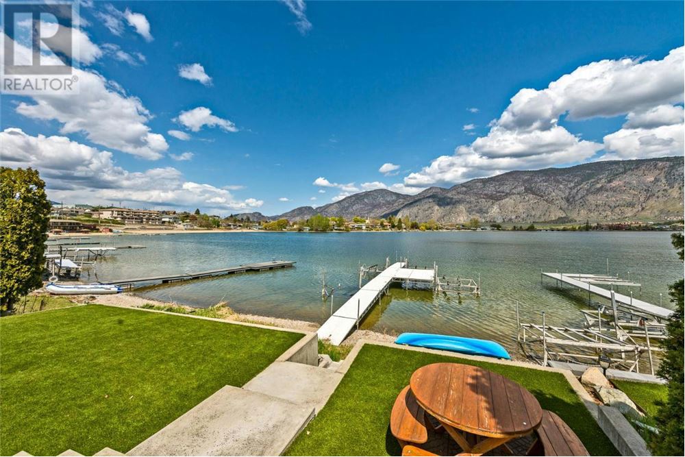 Residential Single Family Home Osoyoos, Canada CANADA 10297350051208 , RE/MAX Global