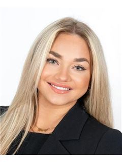 Chloé Girard - RE/MAX CRYSTAL