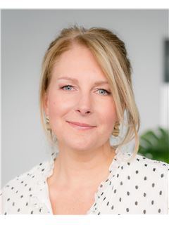 Sara Auclair - RE/MAX CRYSTAL