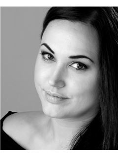 Stephanie Burgos - RE/MAX ACTION