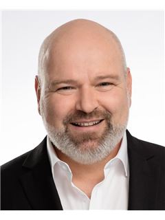 Mark-Andre Hilt - RE/MAX RENAISSANCE