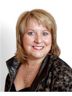 Monique Arsenault - RE/MAX 2000