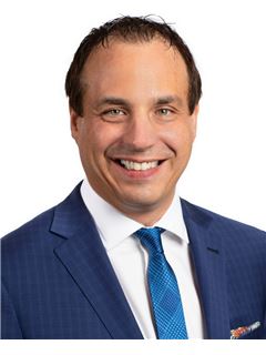 Luc Neveu - RE/MAX 2001