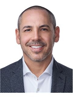 Mike Medeiros - RE/MAX 2001