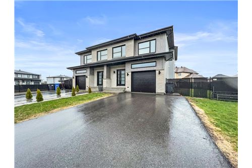Residential - Two Level House - Vaudreuil-Dorion, Canada - Canada