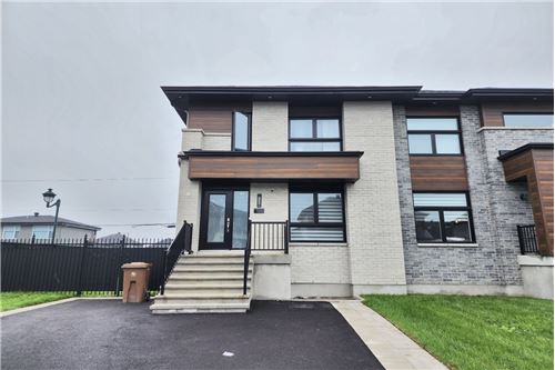 Residential - Two Level House - Sainte-Marthe-sur-le-Lac, Canada - Canada