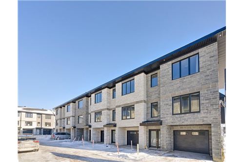 Residential - Two Level House - Vaudreuil-Dorion, Canada - Canada