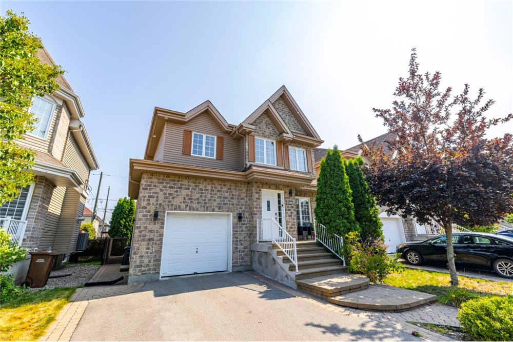 Residential - Two Level House - Sainte-Dorothée (Laval), Canada - Canada - 1 - 1030030050-1353
