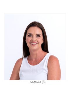 Associate - Sally Mitchell - RE/MAX Dolphin Realtors (La Mercy)