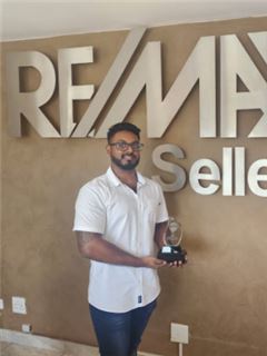 Makelaar - Aaron Manickam - RE/MAX Coastal - Knysna