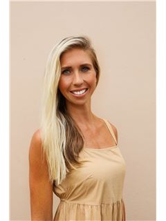 Associate - Kylie Black - RE/MAX Dolphin Realtors (La Mercy)
