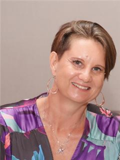 Associate - Bronwyn Botha - RE/MAX Dolphin Realtors (La Mercy)