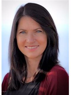 Associate - Belinda Burns - RE/MAX Dolphin Realtors (La Mercy)