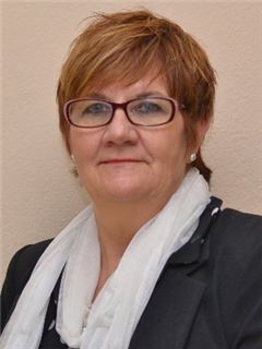 Associate - Connie Snyman - RE/MAX Town and Country (Krugersdorp)