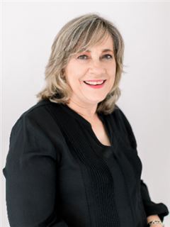 Associate - Lorraine Jansen van Rensburg - RE/MAX Town and Country (Krugersdorp)