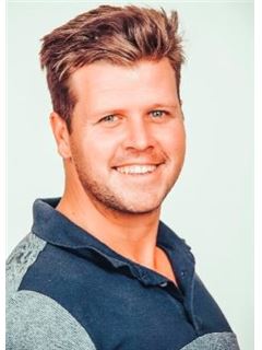 Associate - Ryan Pechey - RE/MAX Dolphin Realtors (La Mercy)