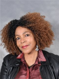Associate - Eva Hall - RE/MAX Finest - Alberton
