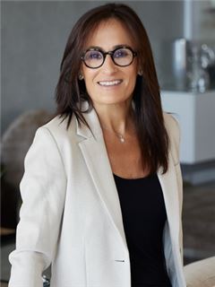 Associate - Lynn Pinn - RE/MAX Living - Sea Point