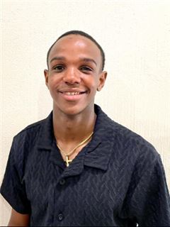 Aģents - Blessing Akintunde - RE/MAX Superior - Mulbarton