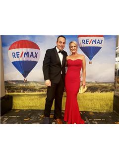 Broker/Owner - Kim Peacock - RE/MAX Dolphin Realtors (La Mercy)