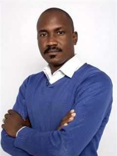 Associate - Collin Tshilambavhunwa - RE/MAX Town and Country (Krugersdorp)