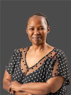 Reg. Fastighetsmäklare - Tebogo Maila - RE/MAX Infoglobe - Constantia Park