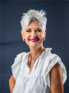 Associate - Ilze Cawood - RE/MAX Infoglobe –Midstream