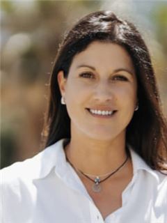 Associate - Stacey Janit - RE/MAX Living - Sea Point