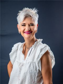 Associate - Ilze Cawood - RE/MAX Infoglobe –Midstream