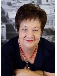 ตัวแทนอสังหาริมทรัพย์ - Nellie Brink - RE/MAX First - Bloemfontein