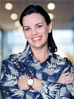 Associate - Natanie Slabbert - RE/MAX Dolphin Realtors