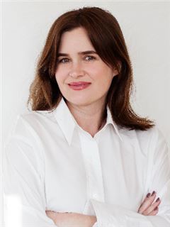 Associate - Kelly Wells - RE/MAX Living - Sea Point