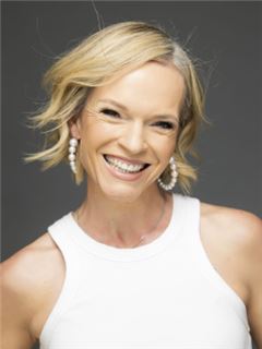 Associate - Tina Linder - RE/MAX Infoglobe –Midstream