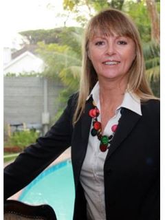 Associate - Veronica Hart - RE/MAX Living - Sea Point